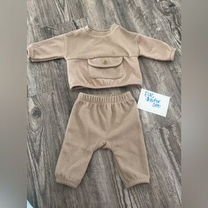 Neutral baby outfit